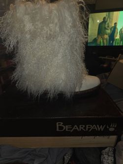 Brand new bear paw white boots, women's size 10