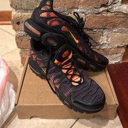  Nike Air Max TN, Black & Orange Size 12