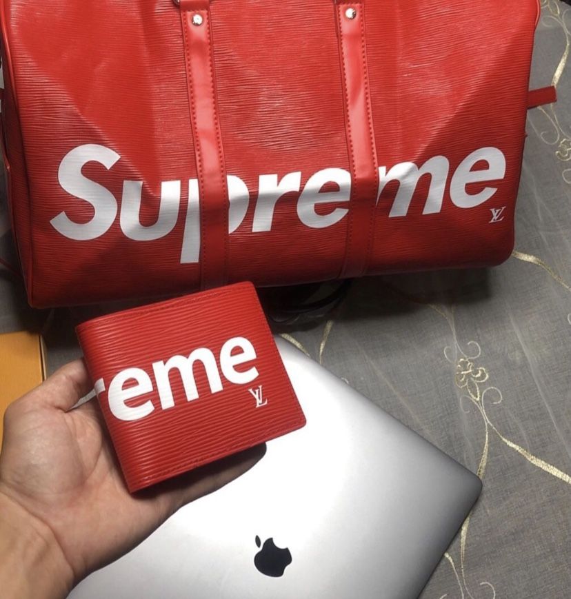 Supreme Mini Duffle Bag Red W/ Supreme Luggage Tag for Sale in San Diego,  CA - OfferUp