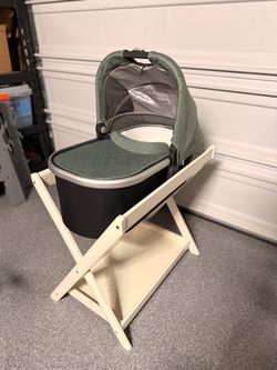 Uppababy Green Bassinet & Stand