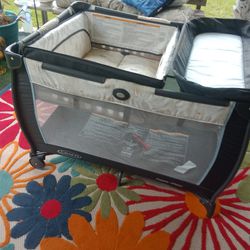 Graco Pack N Play With Changing Table And Portable Bassinet 
