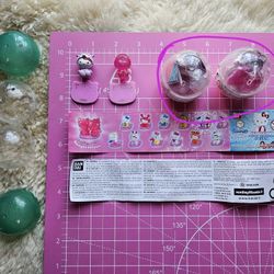ARIES HELLO KITTY POCKET COLLECTION ZODIAC FIGURES, PLAQUARDS in Sealed Capsules 