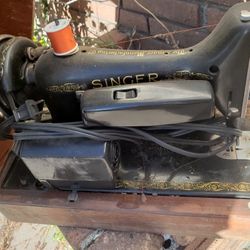 Singer Sewing Machine 