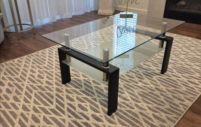 Modern classy coffee table, like new