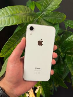 iPhone XR - Unlocked - 64GB