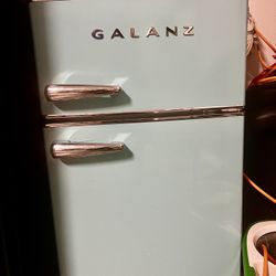 Galanz mini Fridge & Freezer