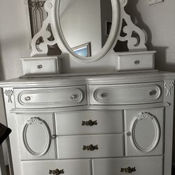 Dresser With Mirror 
