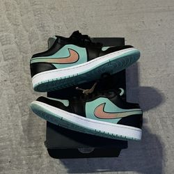 Jordan 1 Low Tropical Twist