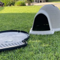 Weatherproof Dog House Igloo size Medium  for 25-50 lb dog 