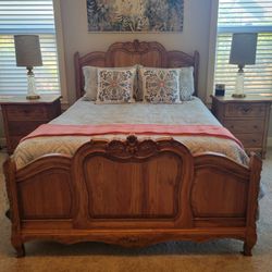 Oakwood Interiors Queen Panel Bed