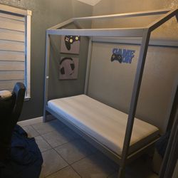 Twin House bed And Matress