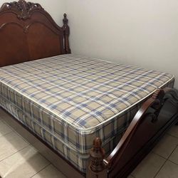 Queen Bedroom Set Without Mattress and Boxspring 