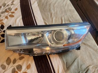 Headlight L toyota highlander 2016$100