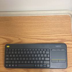 Logitech K400+ Keyboard 