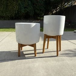 **Decorative Ceramic Pots w/Stands ***
