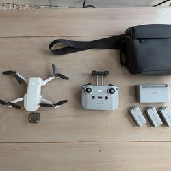 DJI Mini 2 4K Camera Drone - Fly More Combo