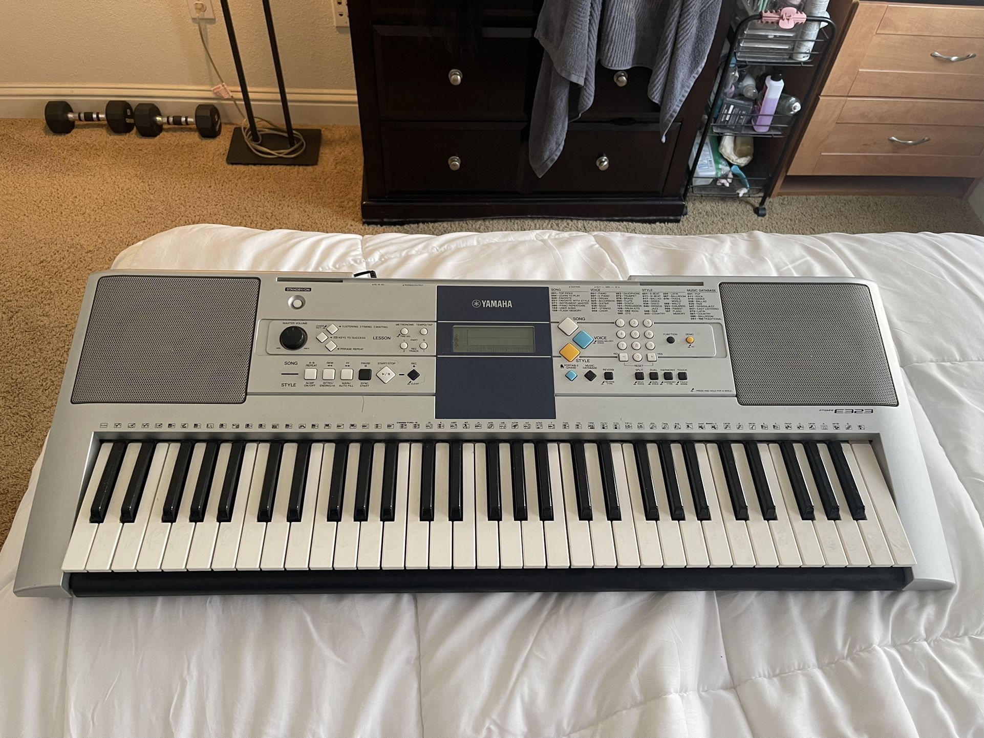 Yamaha PSR-E323