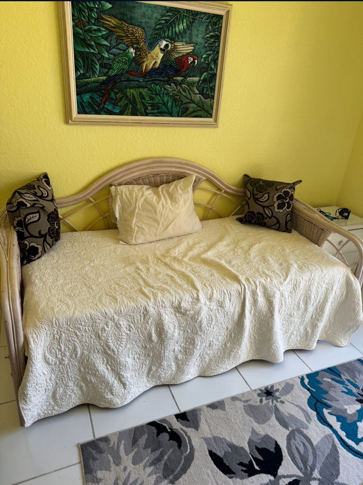 Day Bed With Trundle