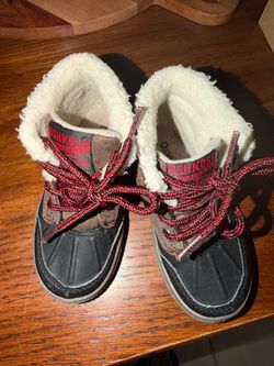OshKosh Kids Winter Snow Boots
