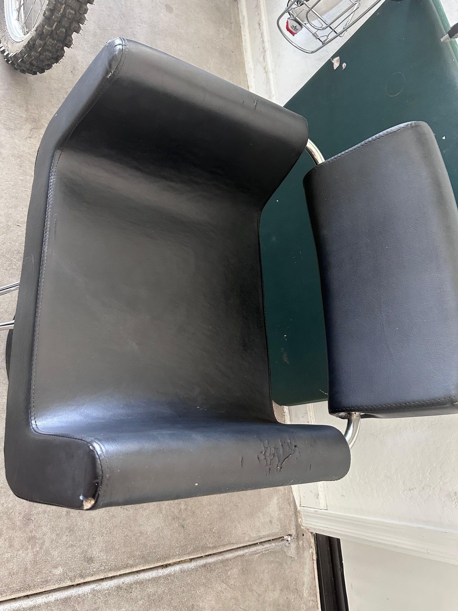 BARBER CHAIR