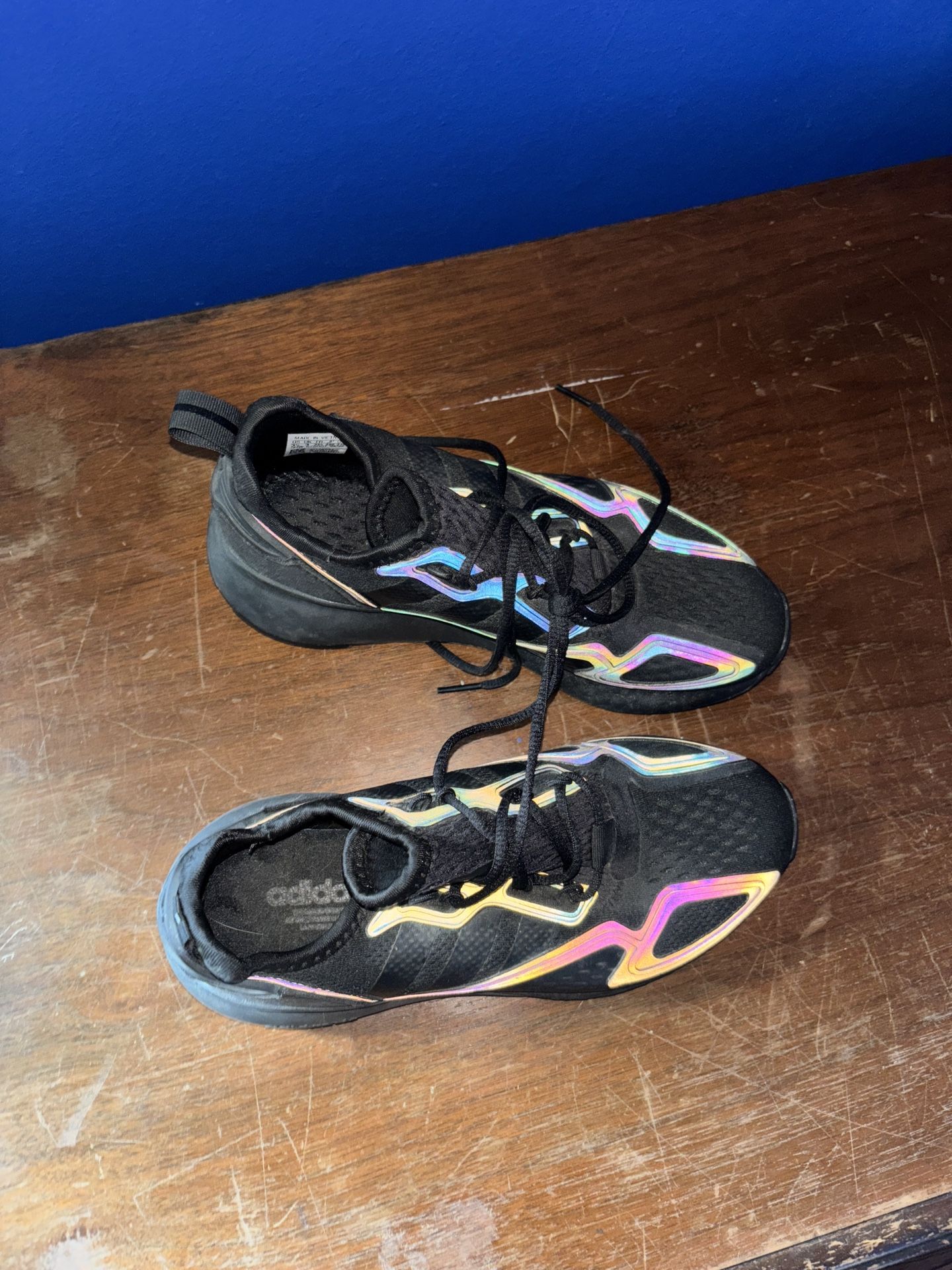 NEW ADIDAS SHOES/NEVER BEEN WORN