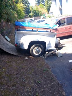 Single axle trailer (classic Ford truck bed )