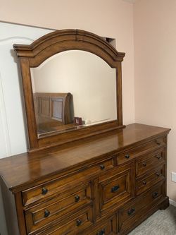 Wood King Bed with Dresser and 2 Nightstand Set 