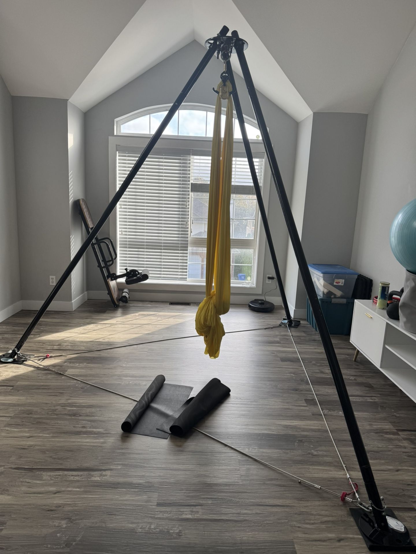 Miscellaneous aerial circus equipment 