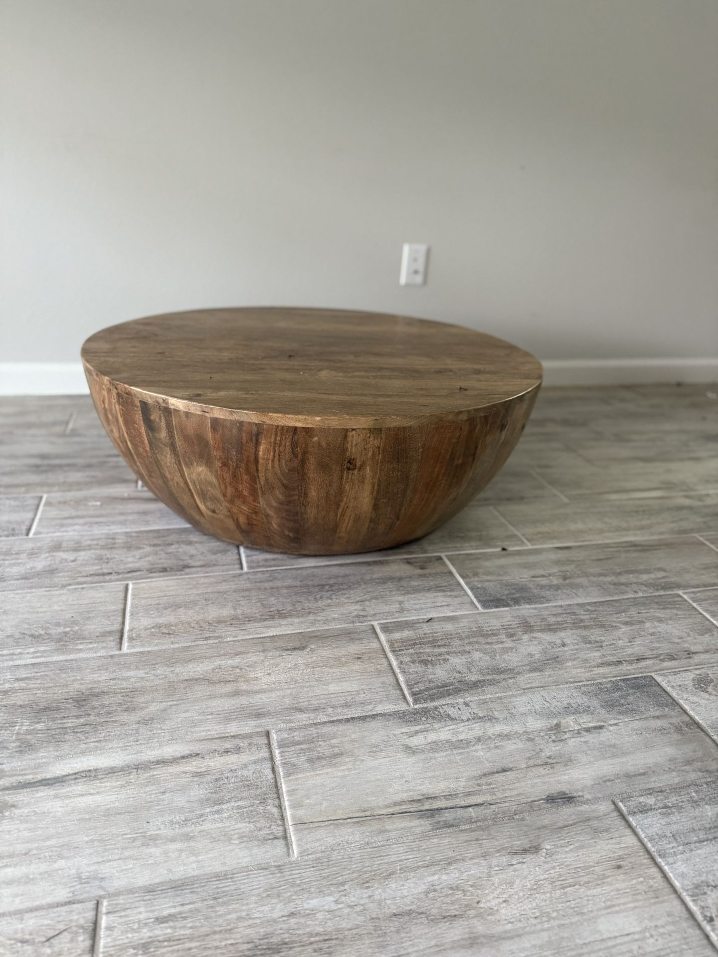 Solid wood Circular Coffee table