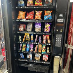 SNACK VENDING MACHINE  $990