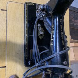 Singer Sewing Machine  And Cabinet 1955 