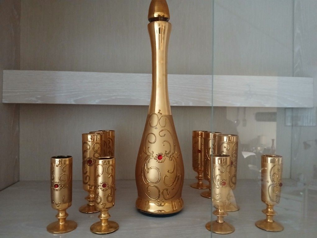 Vintage Golden Gold Decanter Set Wirh 10 Glasses 