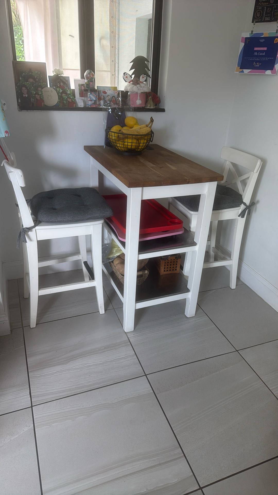 Bar Table With 2 Stools 
