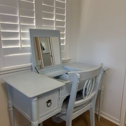 Vintage Vanity - Baby Blue