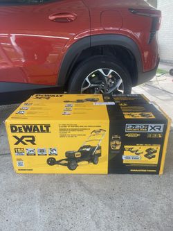 Dewalt 20v xr brushless rear wheel drive 21" self propelled mower 2 batteries 10ah and chargers
