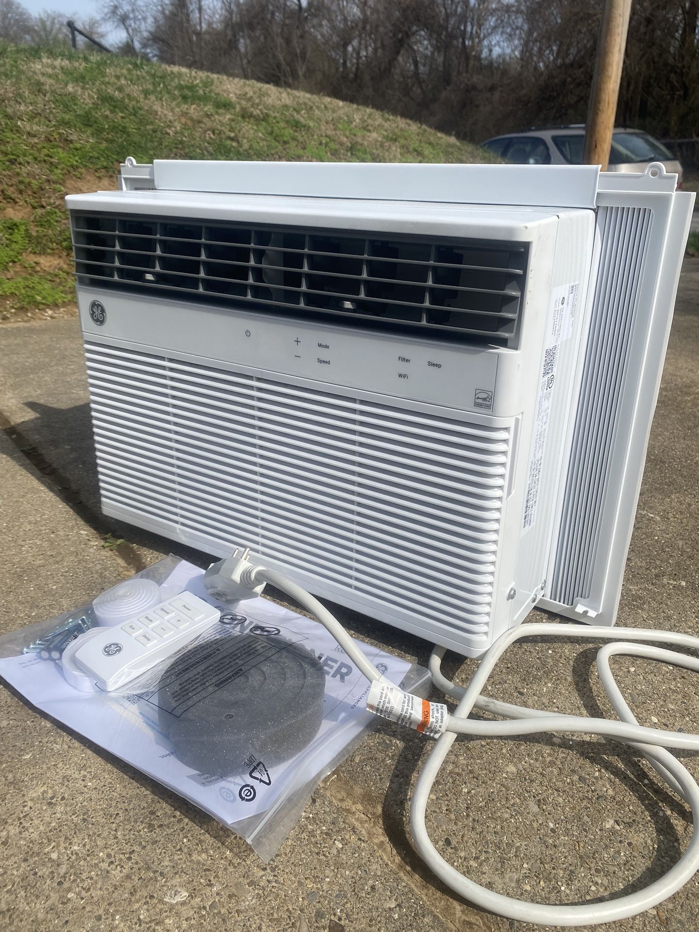 GE Window A/C Unit- 12,000 BTU!