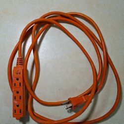 16 Gauge 3-Outlet Indoor Extension Power Cable/Cord - 8ft