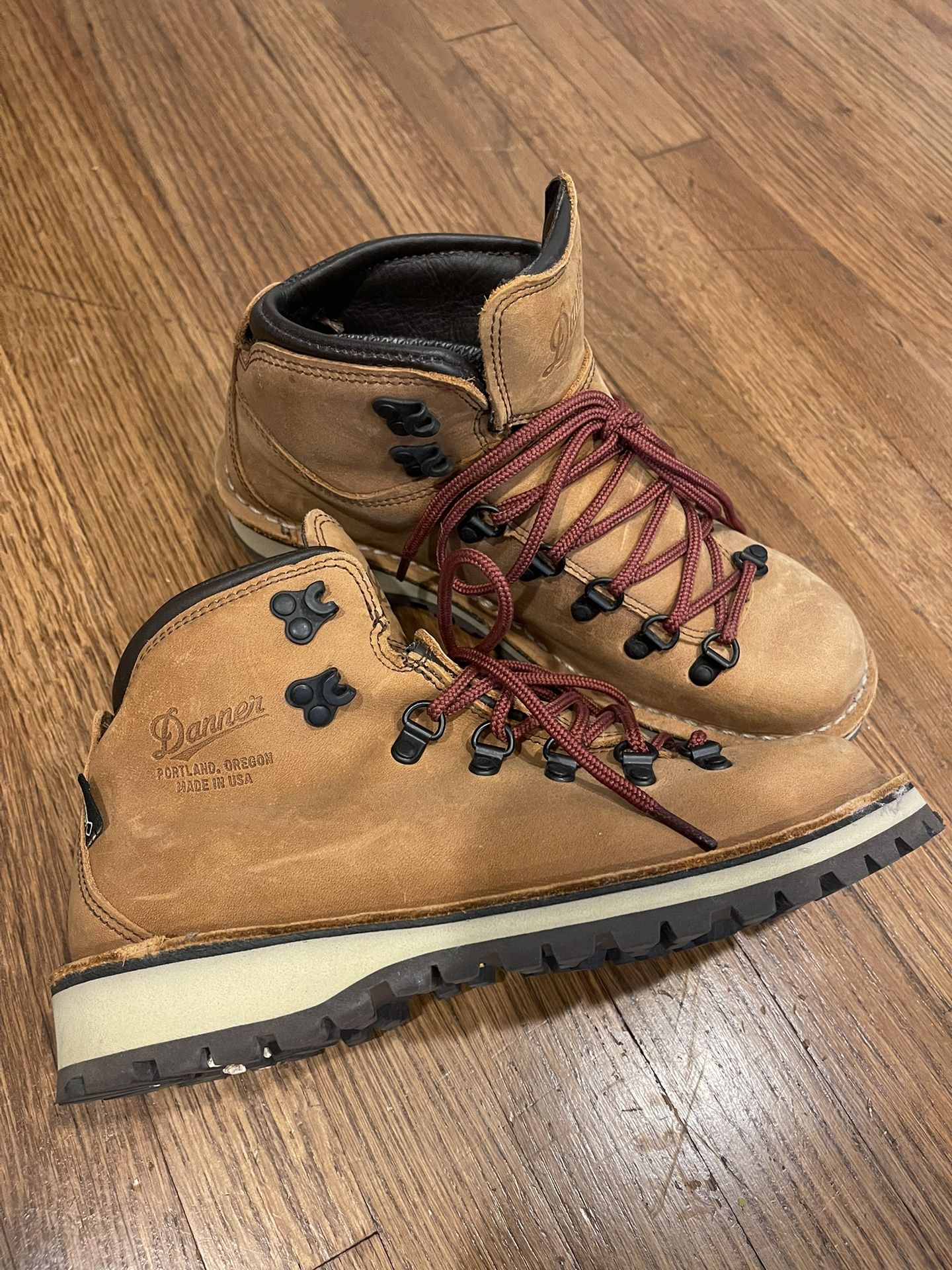 Danner boots - Women’s - Mountain Pass Hiking Boots - Size 7.5