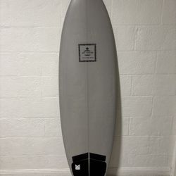 Diverse Surfboard 5’11 33.5L