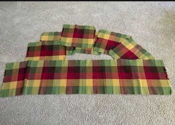 Set of table runner and 6 placements