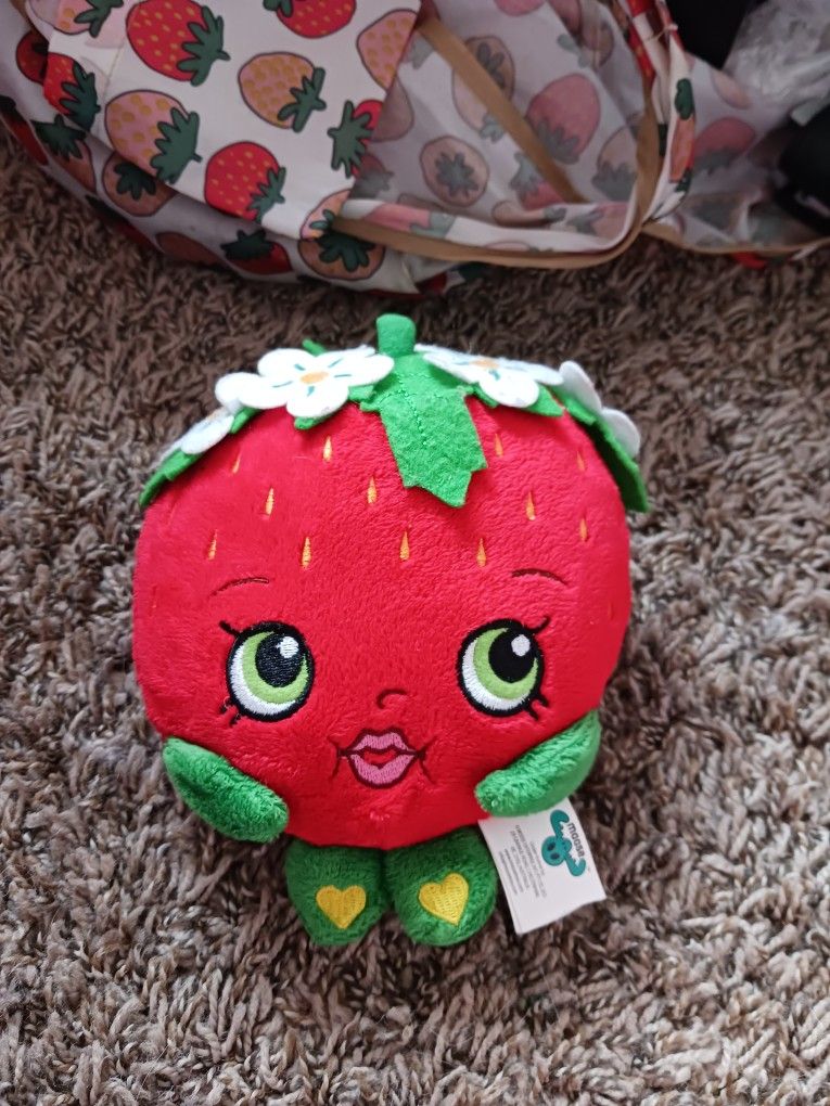 Strawberry Kiss Shopkin Plushie 