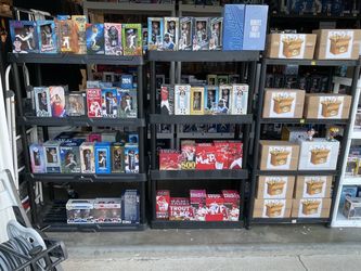 Huge Giant 3 day Bobblehead, Autographs and sports cards sale. Thursday, Friday and Saturday August 20th, 21st and 22nd