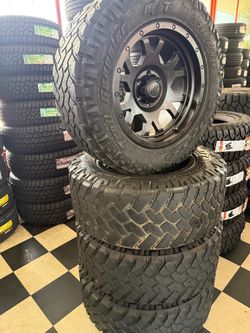 LT295/60R20 M/T Tires on Ultra Wheels 20x10 de 6lugs