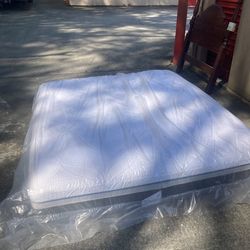 California King! Sealy  mattress $200