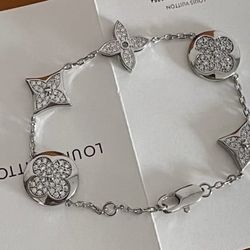 New 18k Stainless Steel Silver Bracelet Comes With Dust Bag
