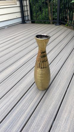 Gold vase with multiple textures, new condition, never used, about 2ft tall