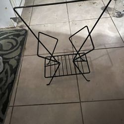 VINTAGE METAL MAGAZINE RACK