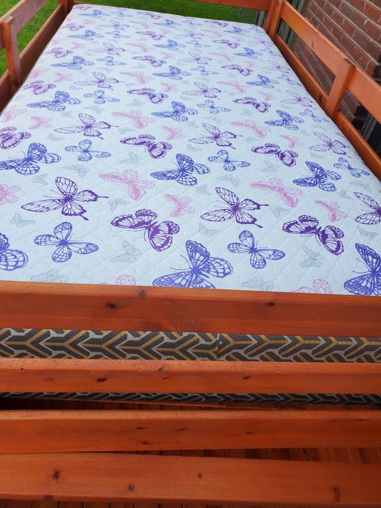 Twin Over Twin Bunkbed/ Literas Twin