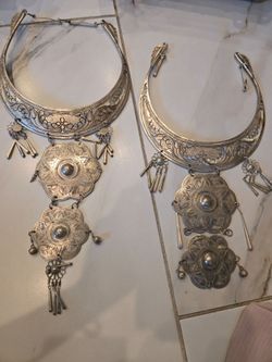 Tribal metal neckpiece