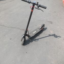 iScooter i9 – 18 MPH, 18 Mi Range, App-Controlled, Lock Feature